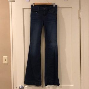 J Brand bell bottom jean. Size 28.